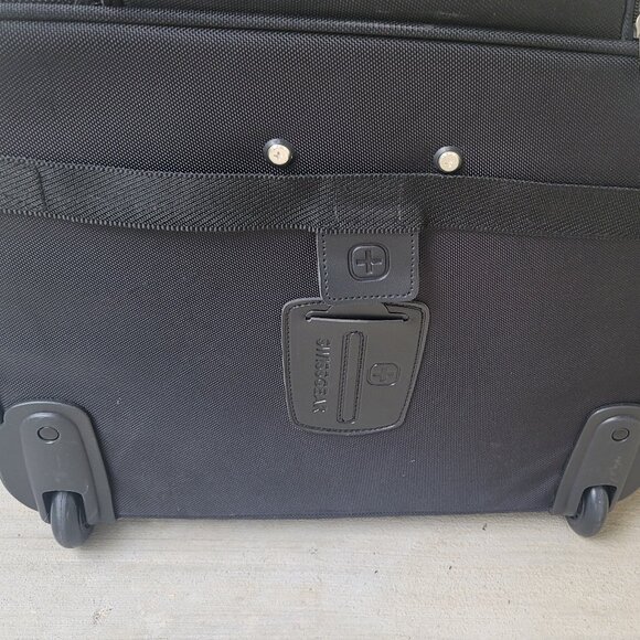 Swissgear Black Red Rolling Briefcase Padded Laptop Pocket 17 Inches - Picture 9 of 16